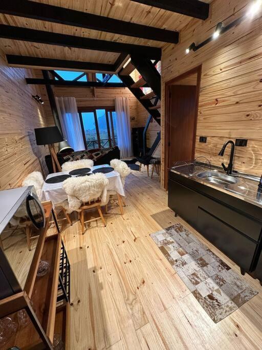 Canada Black Chalet *